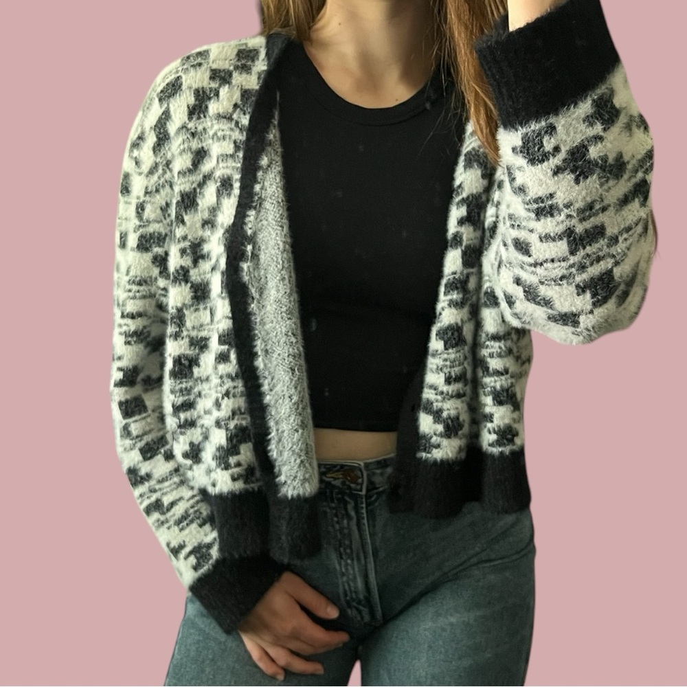 Cropped Checkered Sweater